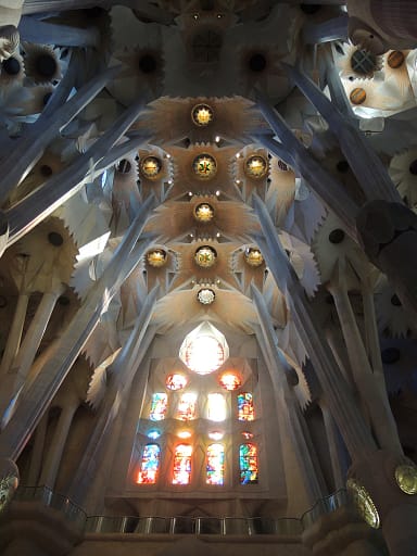 interior Sagrada Família